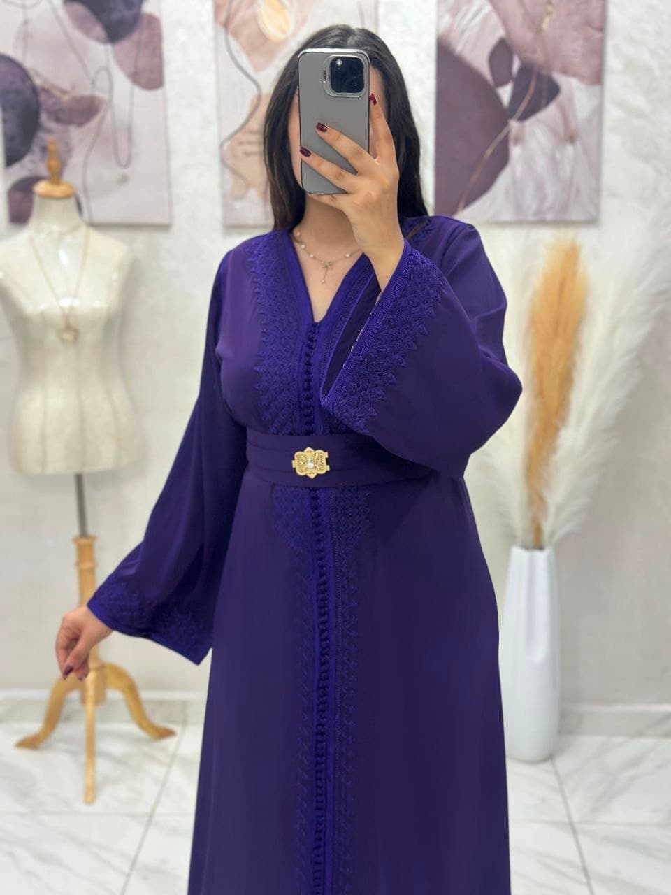 قفطان بالمضمة مخدوم بالطرز والعقاد حتى لتحت (Caftan avec ceinture) أنيق